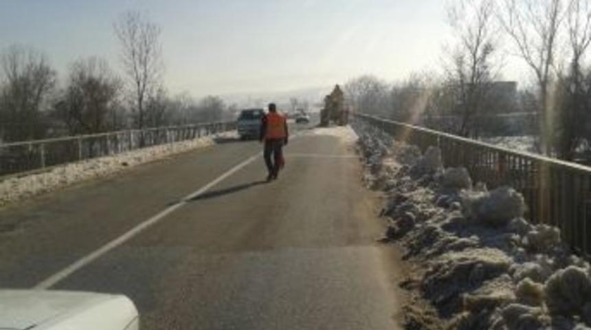 K&ouml;pr&uuml;lerde Kar Temizliği