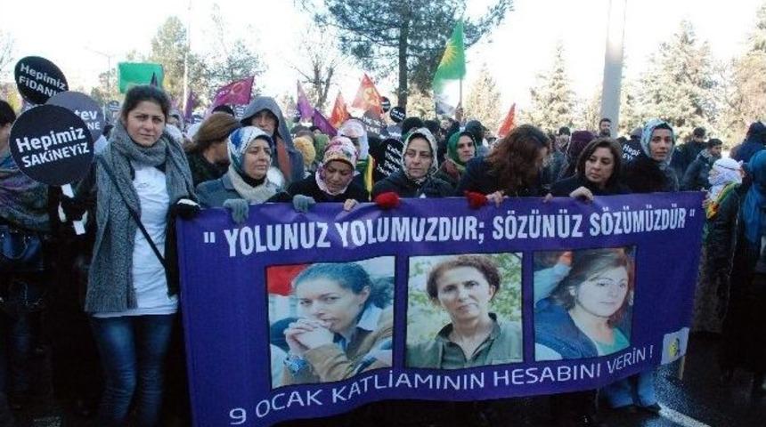 Diyarbakır&rsquo;da Paris&rsquo;te &Ouml;ld&uuml;r&uuml;len 3 Pkk&rsquo;lı Kadın İ&ccedil;in Y&uuml;r&uuml;y&uuml;ş D&uuml;zenlendi