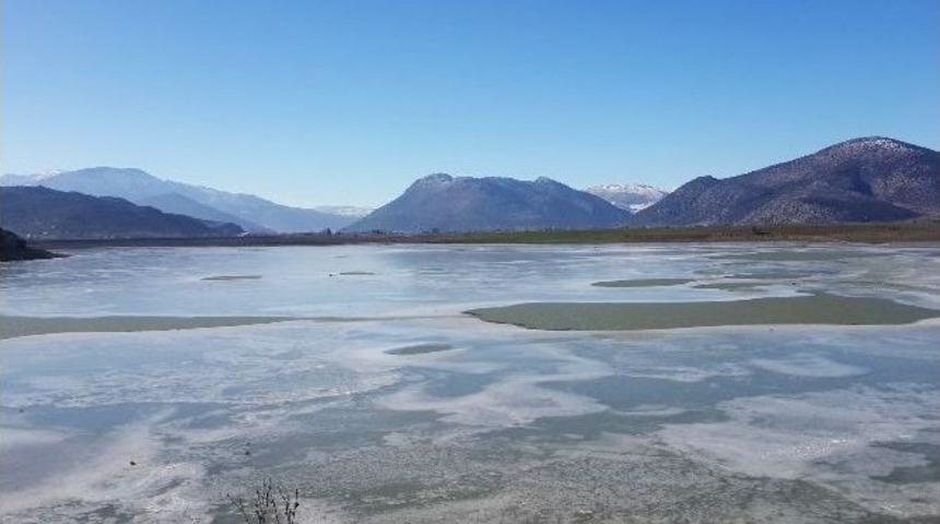 Bucak&rsquo;ta Baraj G&ouml;l&uuml; Buz Tuttu