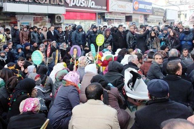 Van’da Fransa’da Öldürülen Üç Kürt Kadın İçin Yürüyüş Polis Engeline Takıldı