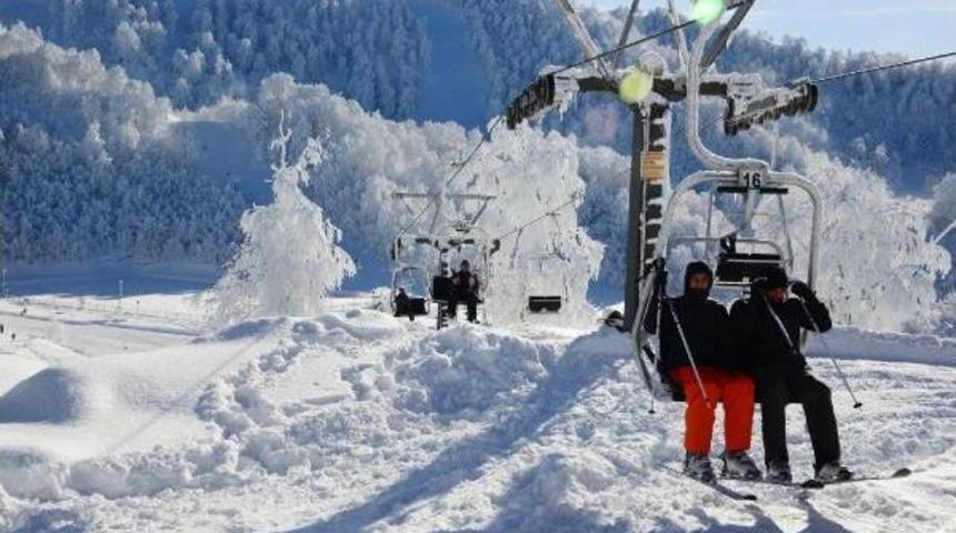 Kartepe'de Kar Kalınlığı 3 Metreye Ulaştı