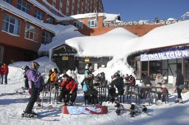 Kartepe'de Kar Kalınlığı 3 Metreye Ulaştı