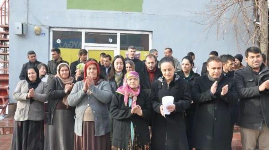 Paris'te Öldürülen 3 Kadın Için Hakkari'de Yürüyüş Yapıldı (2)