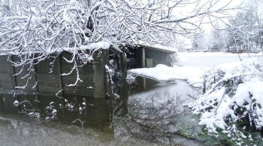 Eriyen Karlar Sokakları G&ouml;le &Ccedil;evirdi