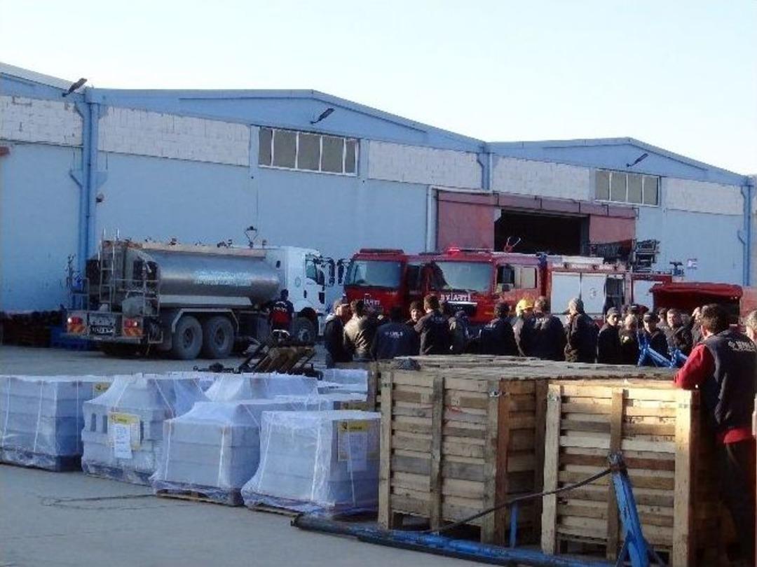 Fabrikada &Ccedil;ıkan Yangın Korkuttu