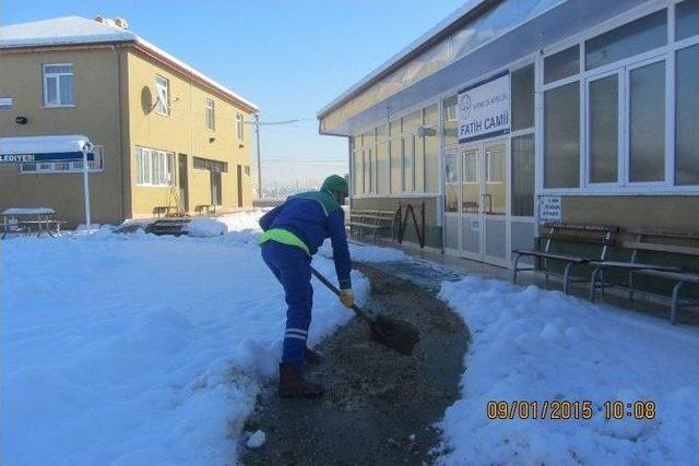 Kartepe’de Kar Küreme Çalışması