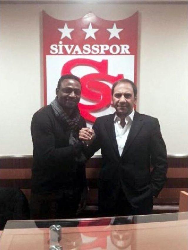 Michael Eneramo Sivasspor Ile Sözleşme Imzaladı