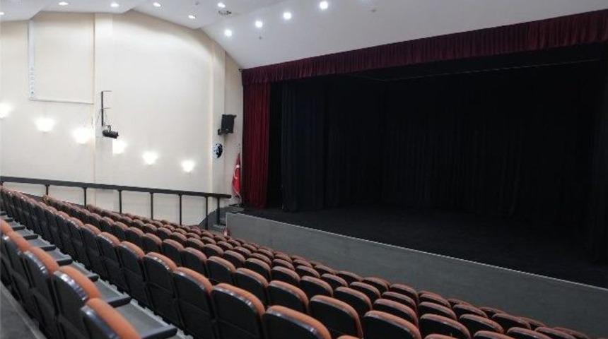 Yıldız Kenter Sahnesi Yenilendi