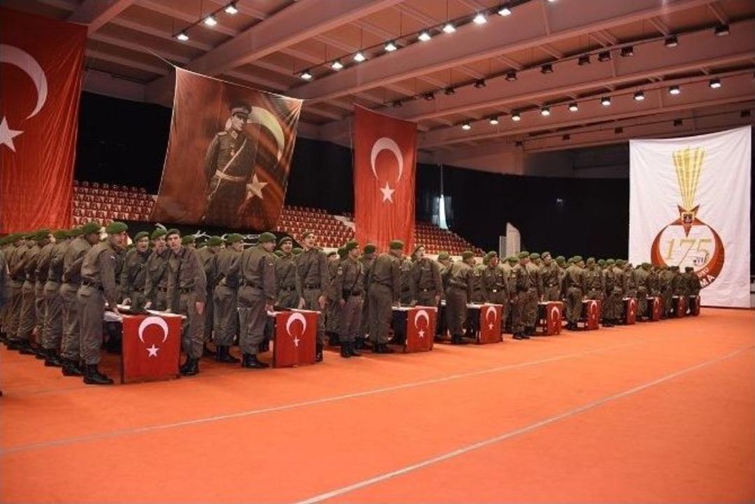 Aliağa&rsquo;da Kısa D&ouml;nem Askerler Yemin Etti