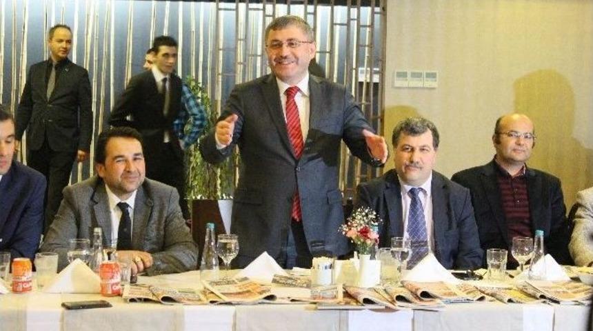 Gazeteciler &Uuml;sk&uuml;dar&rsquo;da Bir Araya Geldi