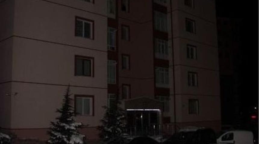 Doğalgaz Borusunakendini Astı