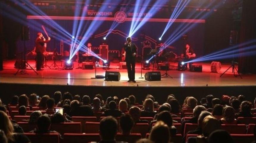 Ayhan Aşan&rsquo;dan Muhteşem Konser