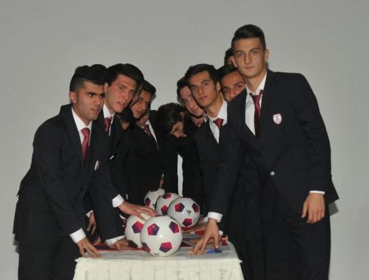 Bu Da Futbolcu Yemini