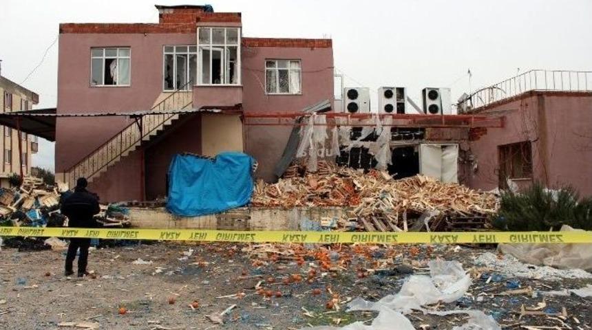 Lapseki&rsquo;de Soğuk Hava Deposunda Patlama: 2 Yaralı