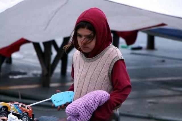 Suriyeli Çocuklara Pazarcılar Yardım Ediyor 2
