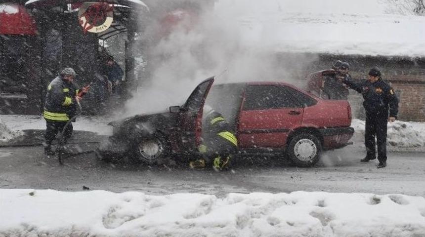 Yanan Yeni Otomobilin Başında Dakikalarca Ağladı