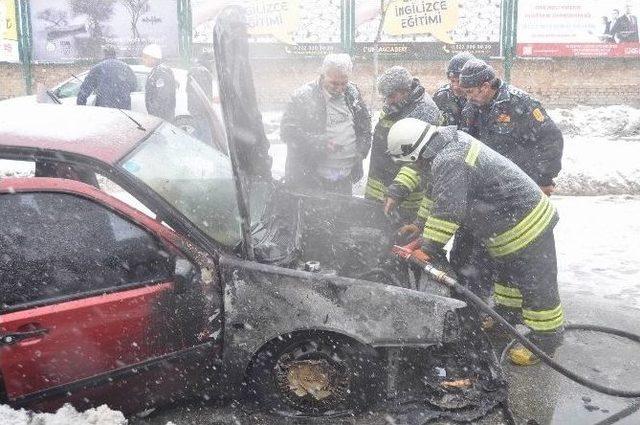 Yanan Yeni Otomobilin Başında Dakikalarca Ağladı