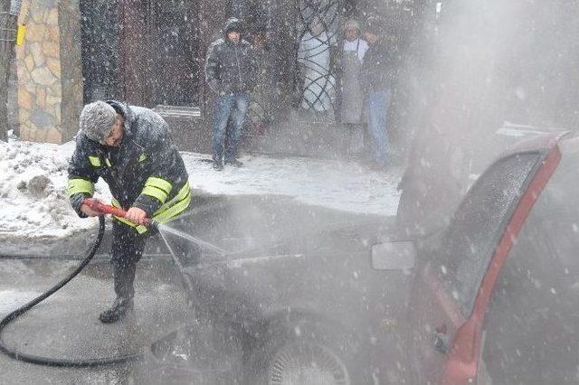 Yanan Yeni Otomobilin Başında Dakikalarca Ağladı