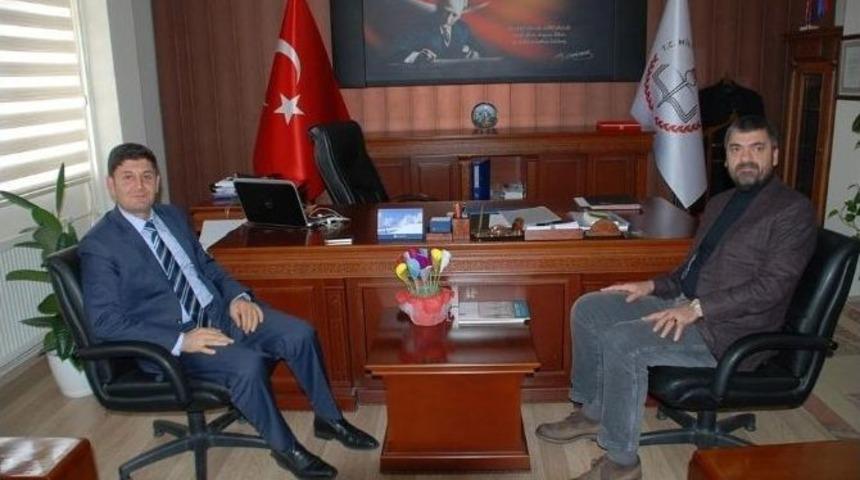 Eğitime Destek Veren İş Adamına Plaket