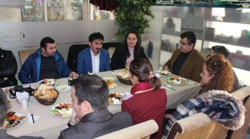 Hakkari Belediyesi&rsquo;nden Gazetecilere Kahvaltı