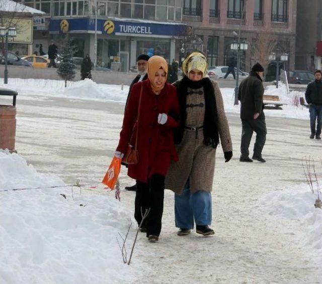 Kar Durdu Sibirya Soğukları Çıktı: Ardahan Göle - 35.7