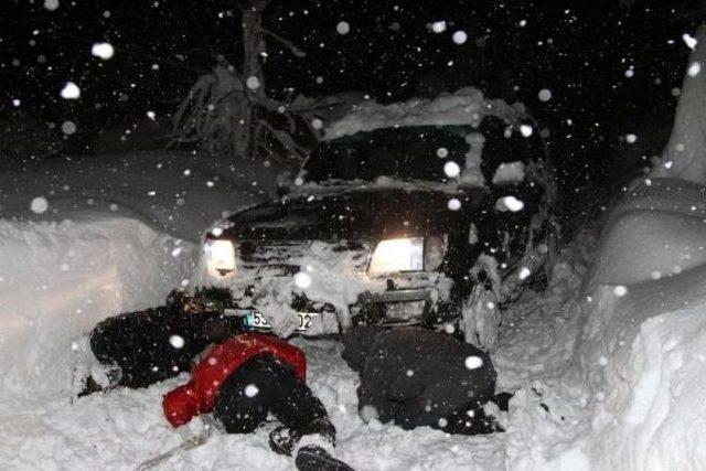 Otomobilde Mahsur Kalan Iki Kardeş 10 Saat Sonra Kurtarıldı