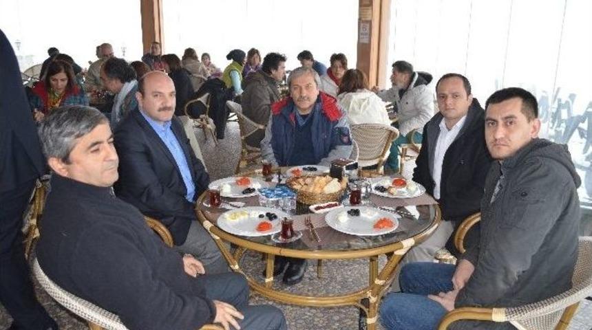 Osmaneli&rsquo;de Gazeteciler Onuruna Kahvaltı