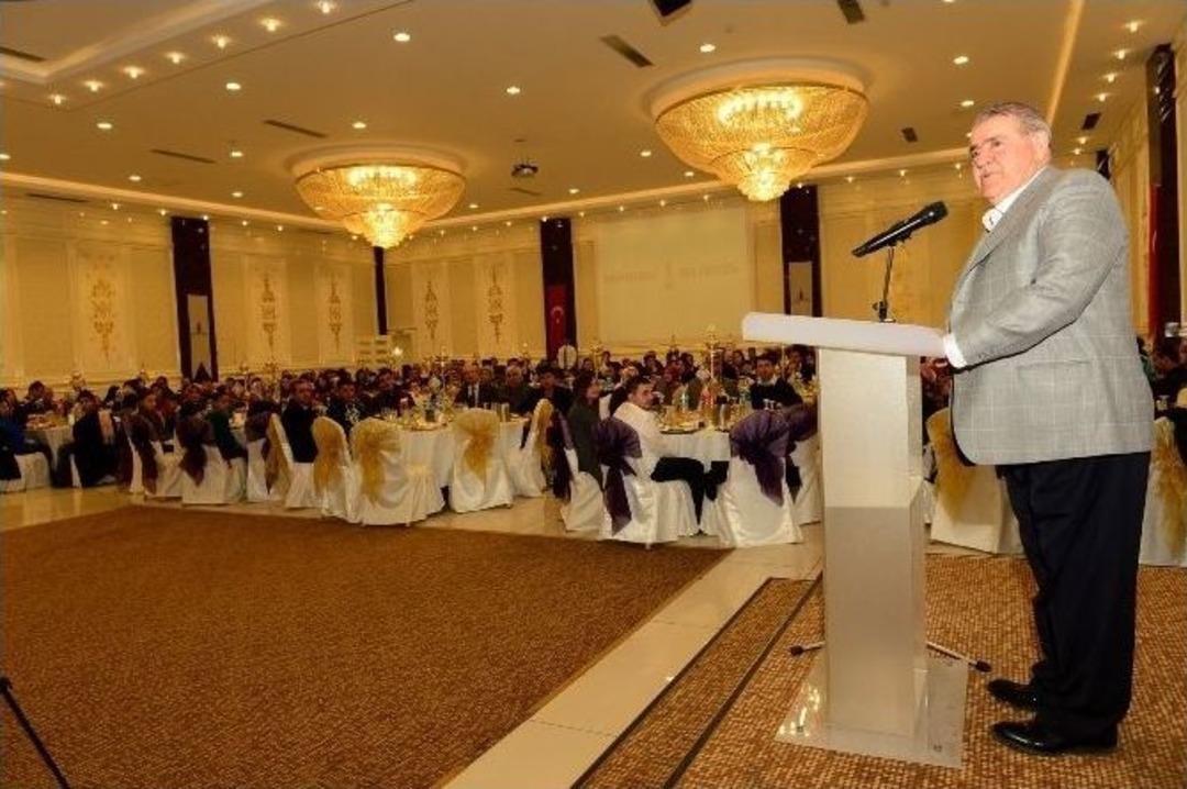 Onikişubat Belediye Başkanı Hanefi Mah&ccedil;i&ccedil;ek&rsquo;ten Personeliyle Kahvaltı Yaptı