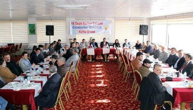 Ak Parti Basın Mensuplarıyla Bir Araya Geldi 1