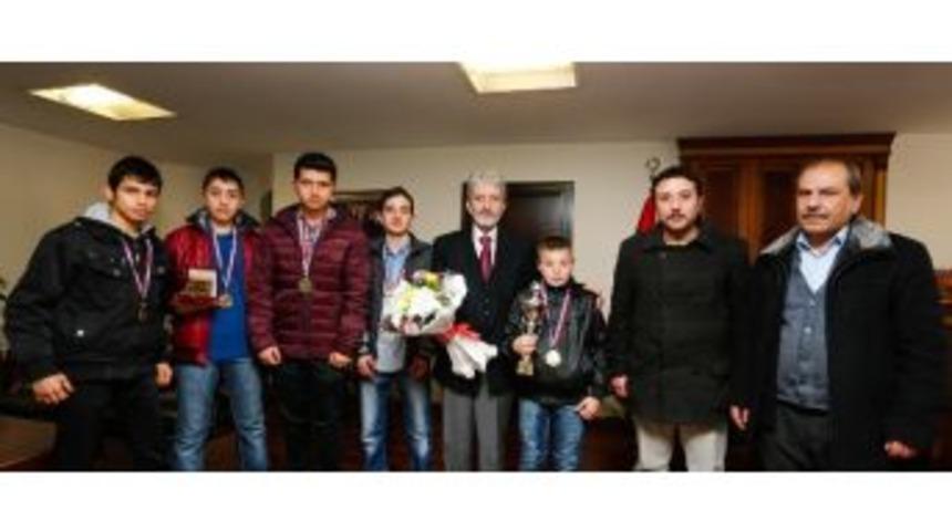 Sincan&rsquo;ın Boks&ouml;r Yıldızları Ankara Şampiyonası&rsquo;nda Parladı