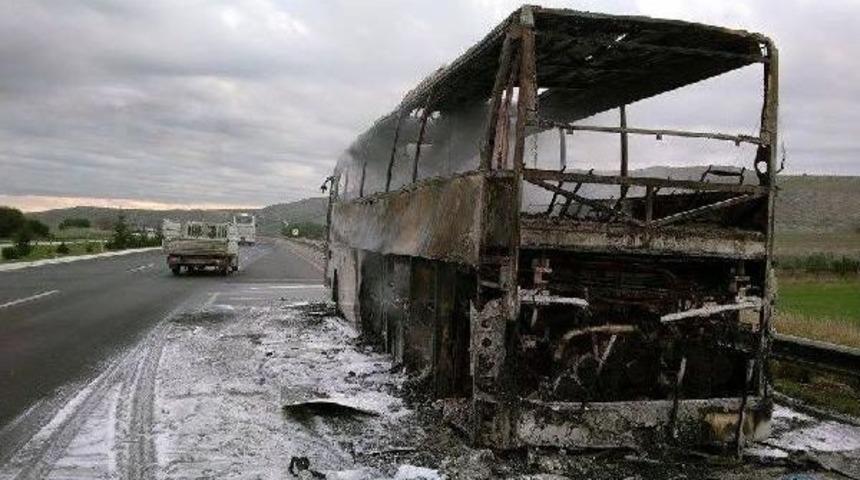 45 Yolcu Taşıyan Otob&uuml;s Alev Alev Yandı