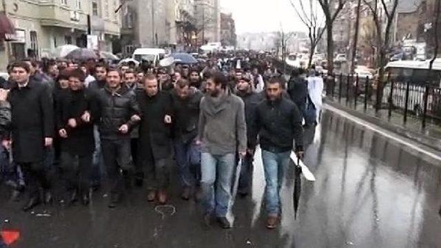 Taksim Meydanı'na Çıkmak Isteyen Grup Ile Polis Arasında Arbede (1)