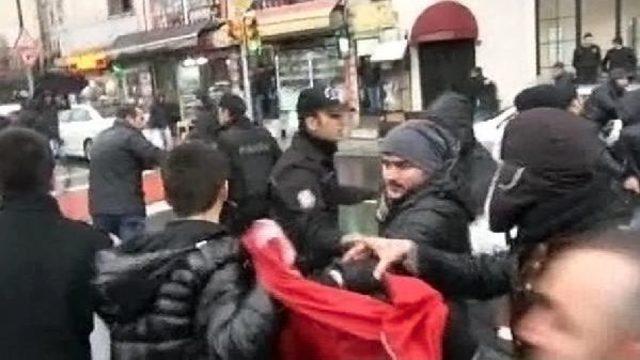 Taksim Meydanı'na Çıkmak Isteyen Grup Ile Polis Arasında Arbede (1)