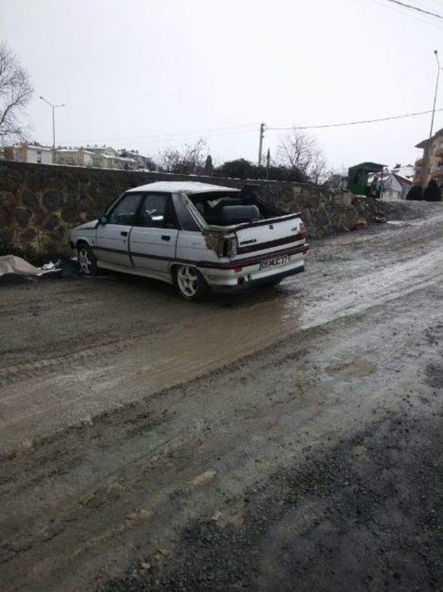 G&ouml;lc&uuml;k&rsquo;te Otomobil Şarampole Yuvarlandı 1