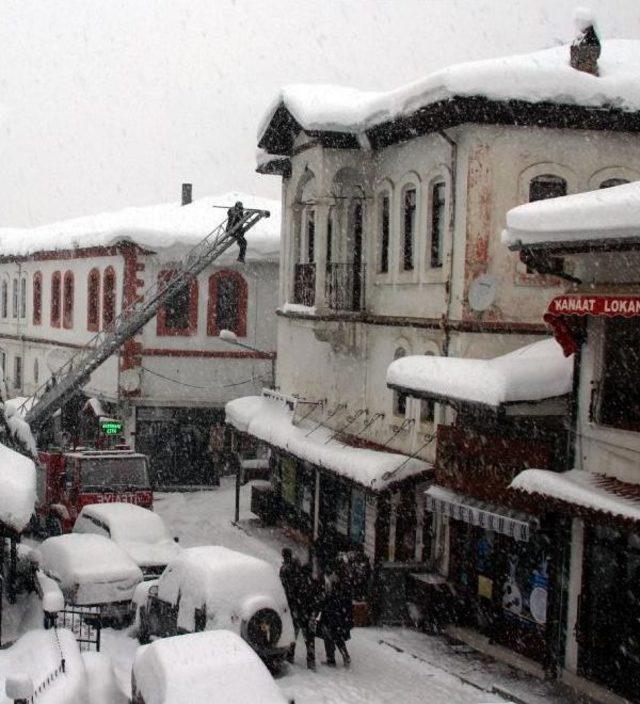 Kar Yağışı Bolu Dağı'nda Ulaşımı Etkiliyor (4)