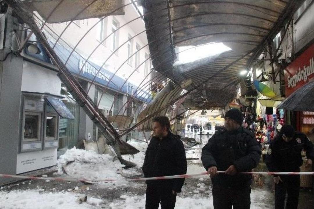 Tarihi Uzun &Ccedil;arşı&rsquo;nın &Ccedil;atısı Kısmen &Ccedil;&ouml;kt&uuml;