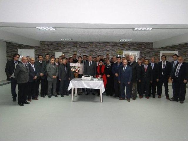 Başkan Şahiner&rsquo;e S&uuml;priz Doğum G&uuml;n&uuml; Kutlaması 1