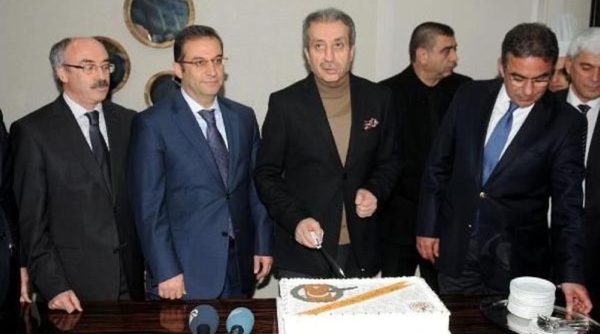 Bakan Eker'den Gazetecilere S&uuml;rpriz