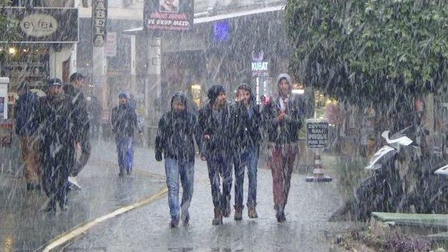 Hatay&rsquo;a 3 Yıl Aradan Sonra Kar Yağdı 1