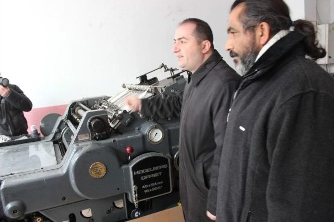 O Gazetenin M&uuml;hr&uuml; S&ouml;k&uuml;ld&uuml;