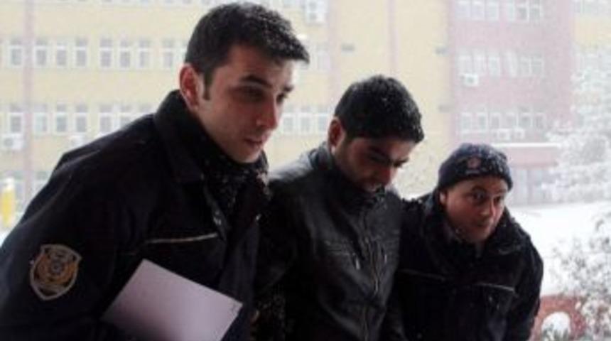 Başkasının Yerine Sınava Girince Yakalandı