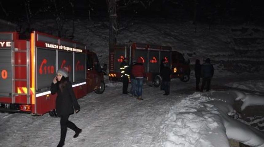&Ccedil;aykara'da Hes Inşaatına &Ccedil;ığ D&uuml;şt&uuml;: 1 &Ouml;l&uuml;, 4 Kişi Kar Altında - Fotoğraf