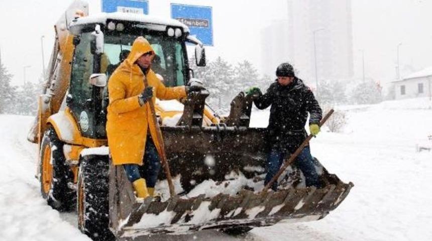 Karab&uuml;k'te 376 K&ouml;y Yolu Ulaşıma Kapandı