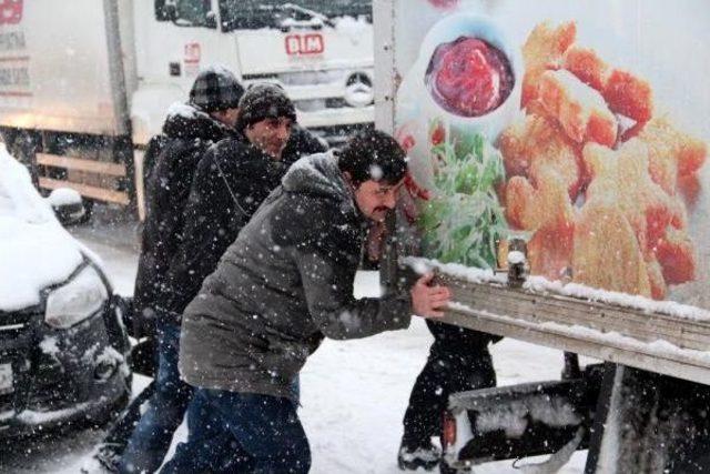 Karabük'te 376 Köy Yolu Ulaşıma Kapandı