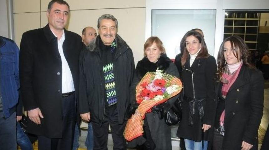 &Uuml;nl&uuml; Sanat&ccedil;ı Kadir İnanır Batman&rsquo;da