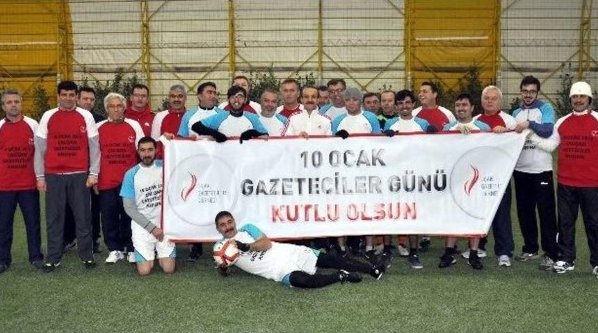 Gazeteciler Ve Uşak Protokol&uuml; Berabere Kaldı