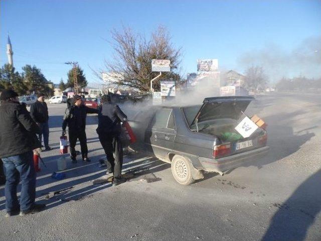 Seyir Halindeki Otomobilde Korkutan Yangın