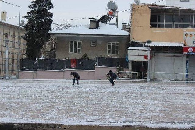 Kilis Buz Pistine Döndü