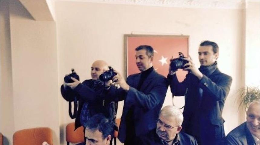 Keşan&rsquo;da Ak Parti&rsquo;li Y&ouml;neticiler, Gazeteciler G&uuml;n&uuml;&rsquo;nde Deklanş&ouml;re Bastı