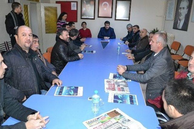 Keşan&rsquo;da Ak Parti&rsquo;li Y&ouml;neticiler, Gazeteciler G&uuml;n&uuml;&rsquo;nde Deklanş&ouml;re Bastı 1